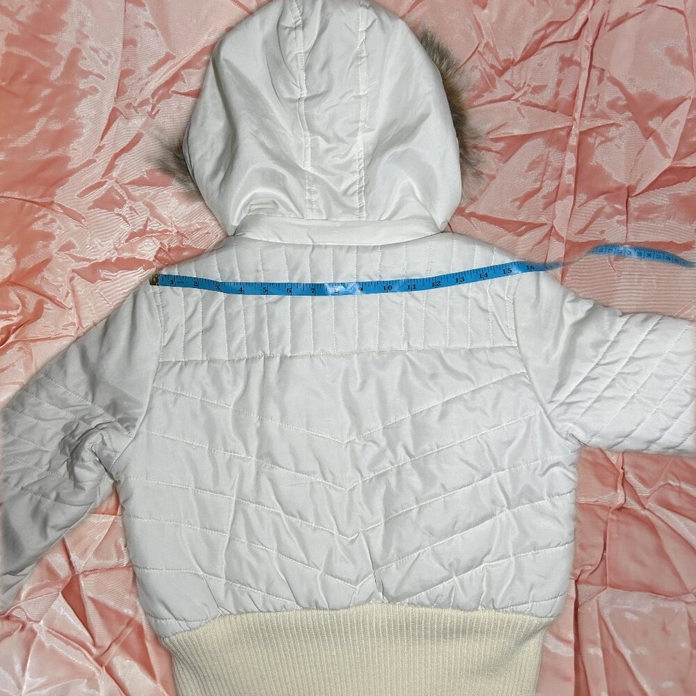 Hooded White Cropped Puffer Jacket with Faux Fur Trim - Picture 3 of 9